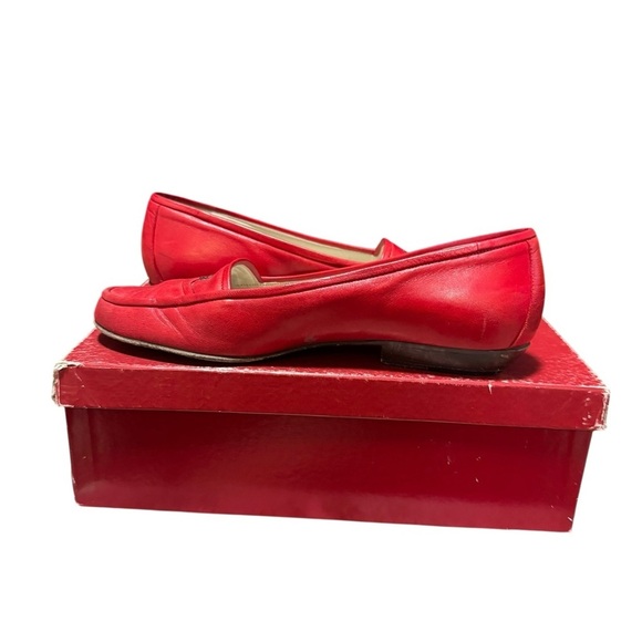 Bally Women's  Red Leather Flat Classic Loafers Size 7 With Box Preppy Logo - Picture 2 of 13